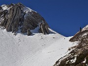 17 Qualcuno sta risalendo il Vallone dei Sessi per il Passo di San Simone